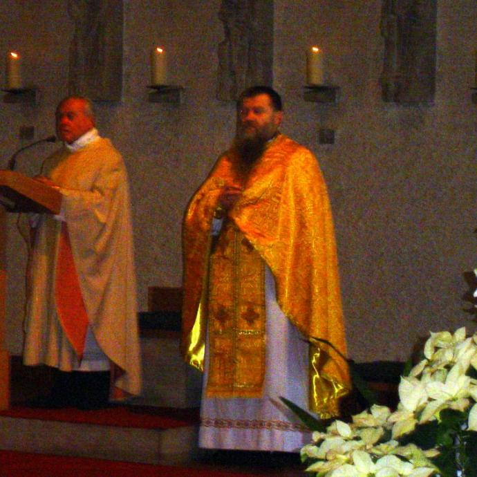 01_Pfarrer Bogdan Puszkar und Pfarrer Heinz Oberle konzelebrieren die Neujahrmesse in der Wolfgangsk