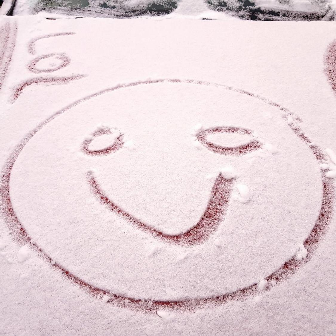 laecheln_im_schnee