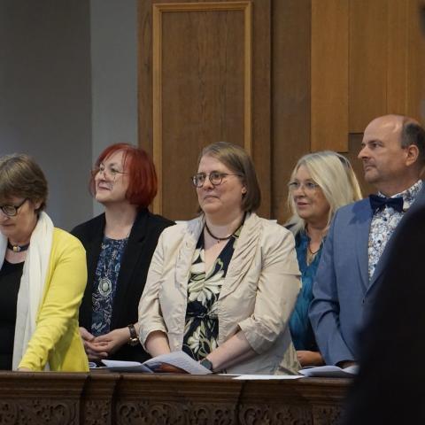 Zur Leitung von Wort-Gottes-Feiern wurden beauftragt: Alexander Deller, Silvia Demuth, Marianne Deller, Ruth Bankmann (von rechts), Jochen Hegemann (links) sowie Clara Mödl (nicht im Bild)