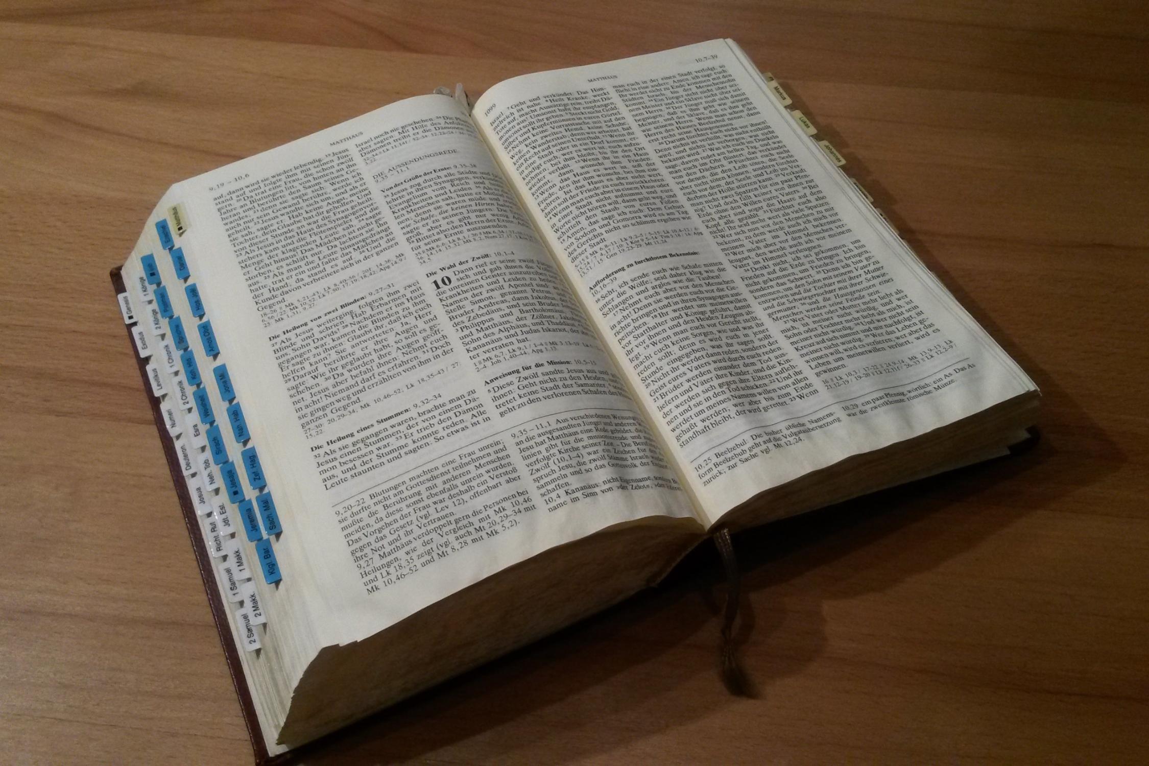 Aufgeschlagene Bibel