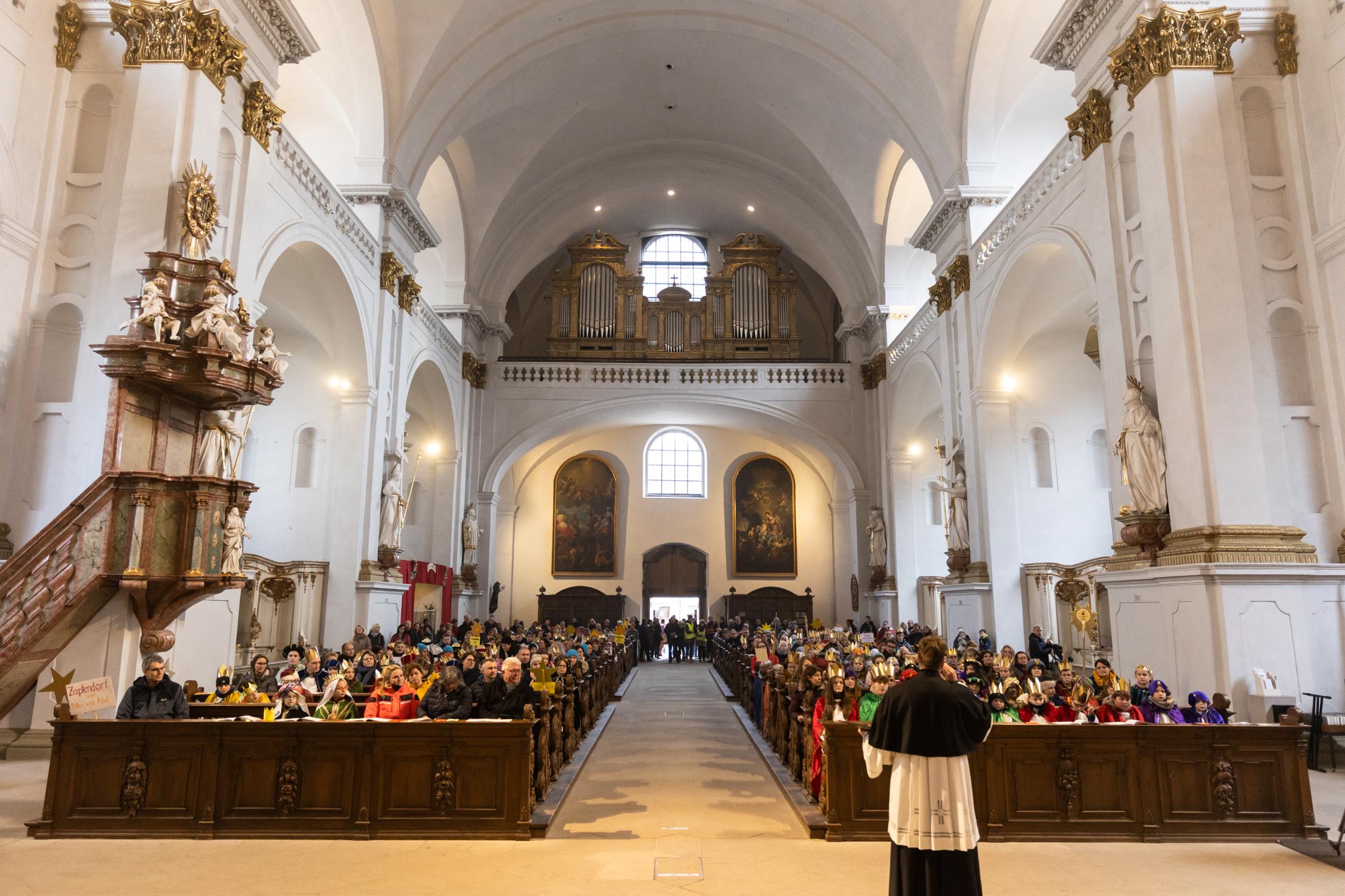 Aussendung Sternsinger Dreikönigssingen 2022