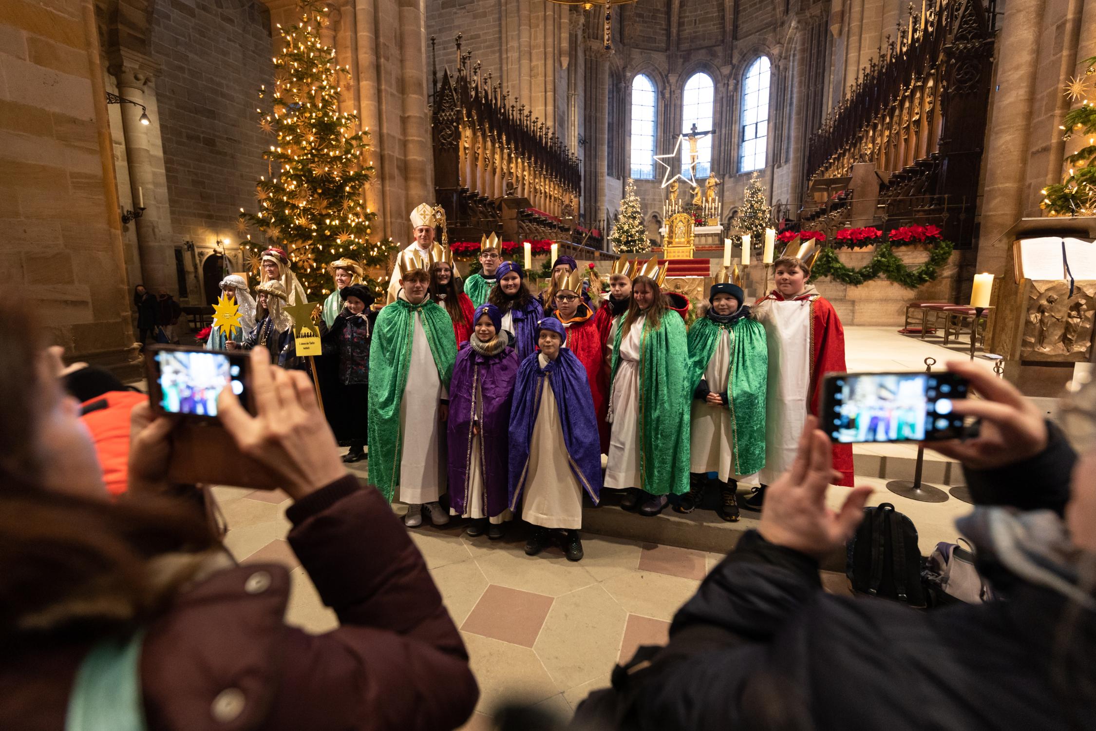 Aussendung Sternsinger Dreikönigssingen 2022