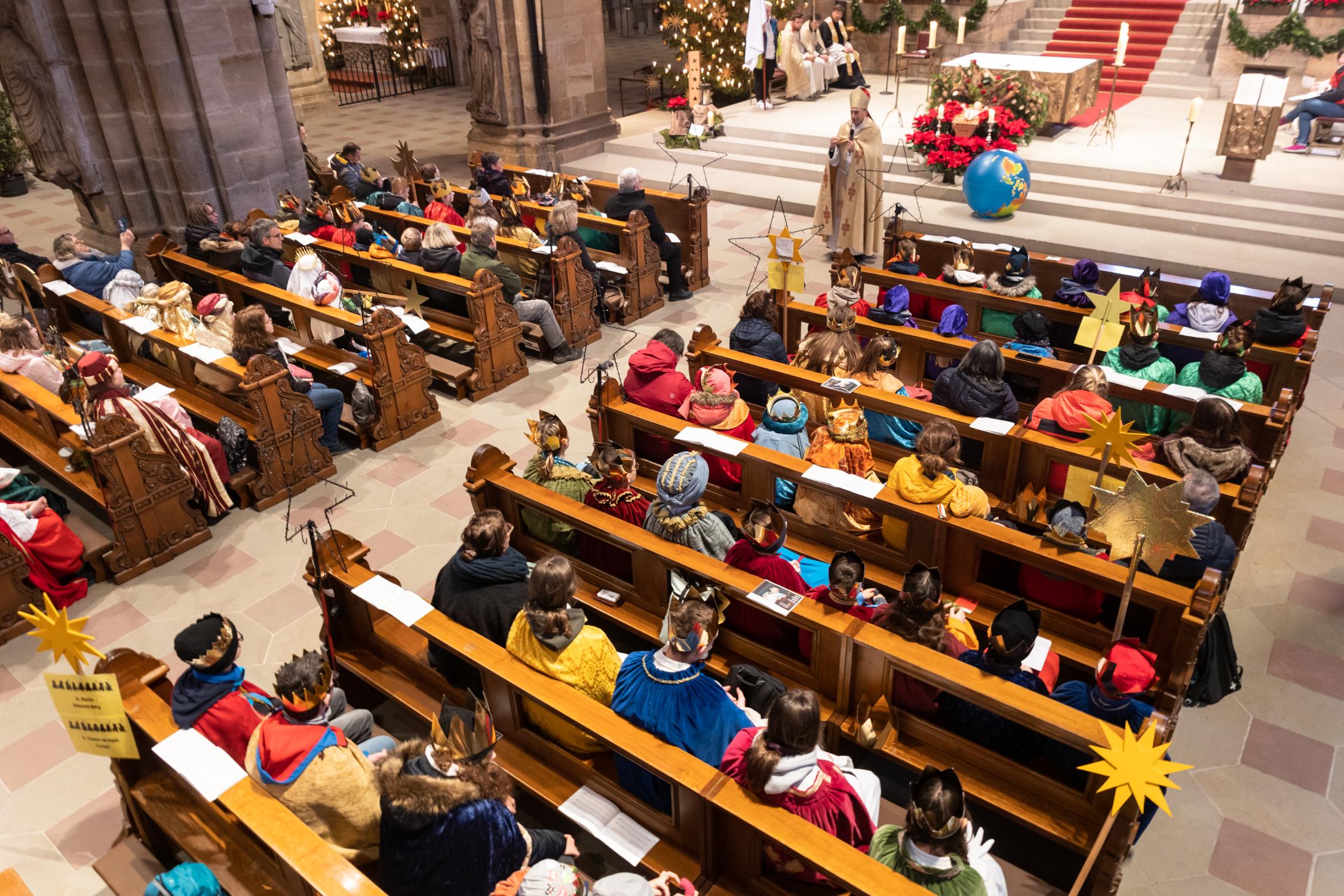 Aussendung Sternsinger Dreikönigssingen 2022