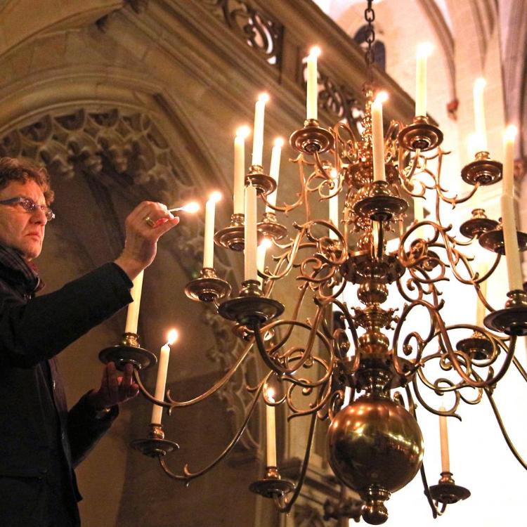 kerzenluester_erfurter_dom_2a_by_peter_weidemann_pfarrbriefservice