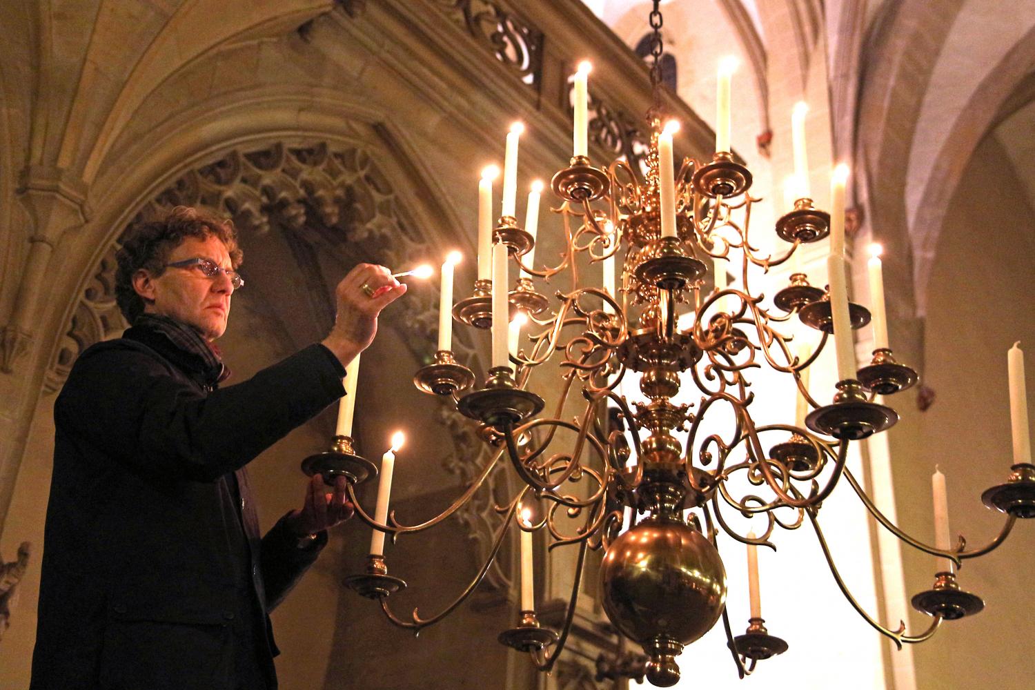 kerzenluester_erfurter_dom_2a_by_peter_weidemann_pfarrbriefservice